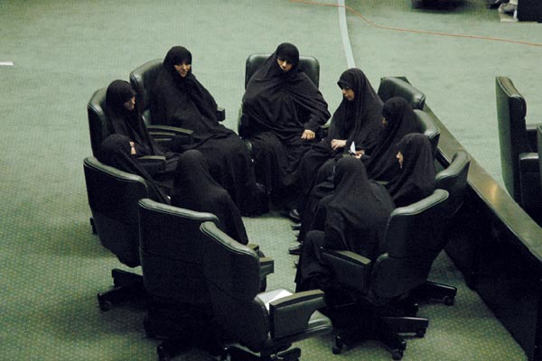 دست مجلس نهم بر گلوی زنان ایرانی