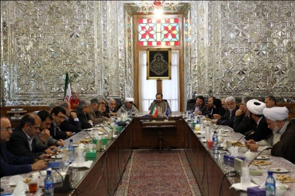فراکسیون رهروان خط انتخاباتی اش را از اصولگرایان جدا کرد