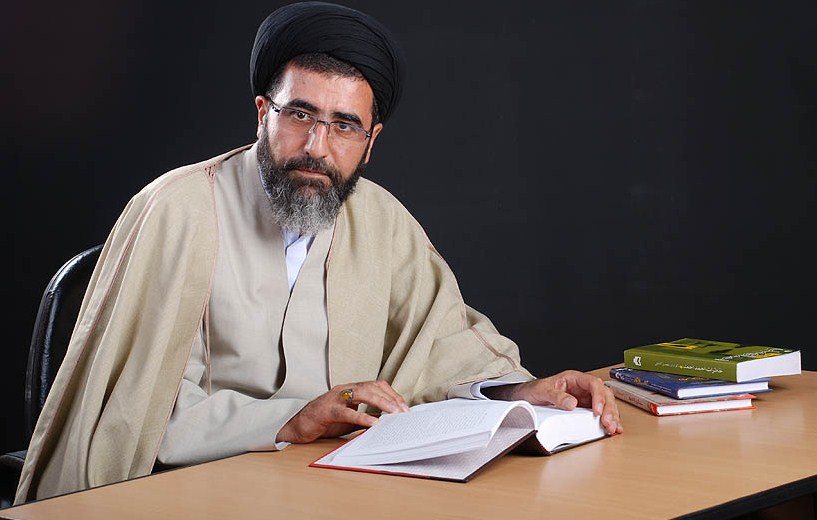 شاگرد رهبری، حامی احمدی نژاد و لباس شخصی ها