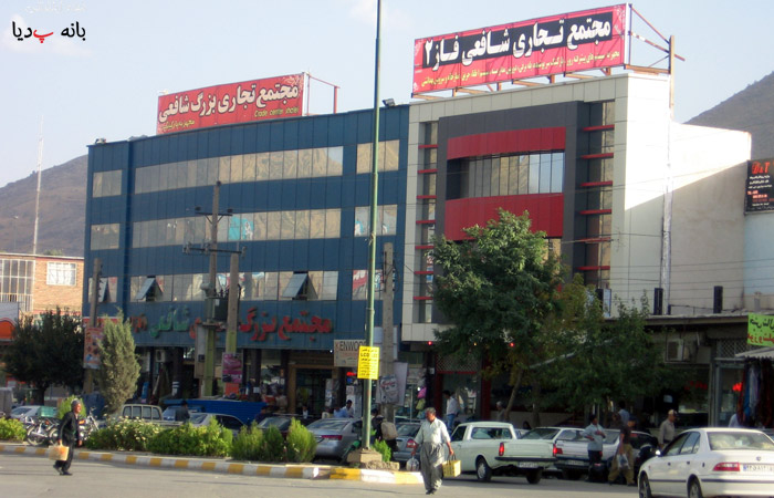 نصب غیرقانونی ترانس های برق در پیادروهای بانه