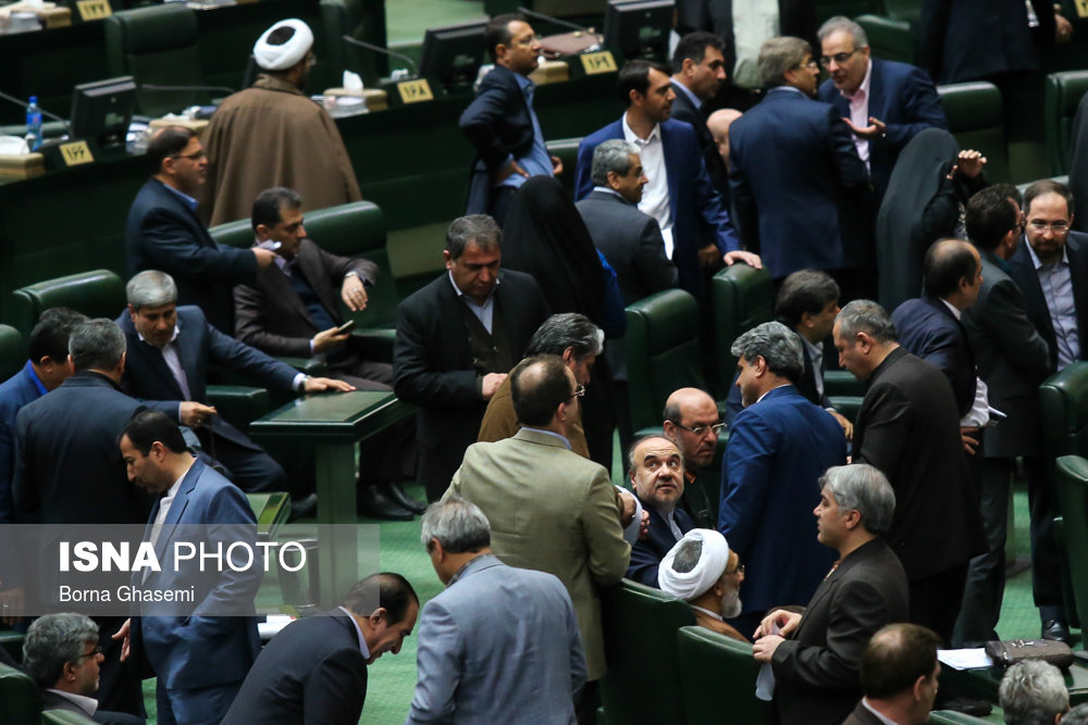 جنب و جوش وزرای پیشنهادی در راهروهای مجلس