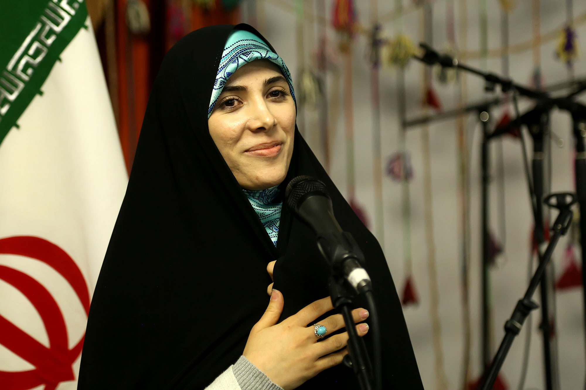 فاطمه حسینی؛ جوان‌ترین نماینده مجلس و حقوق‌های نجومی
